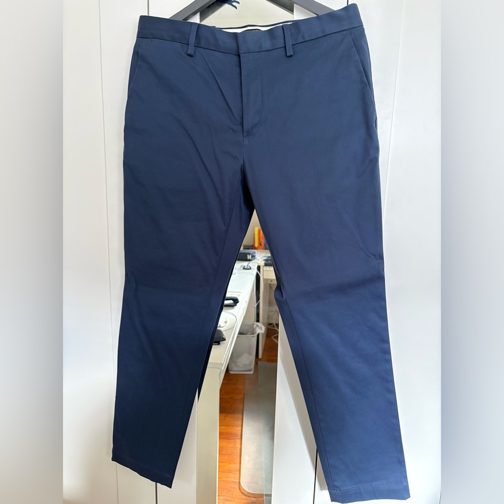 Banana Republic Men’s Rapid Movement Chino Mason Athletic Tapered Fit: 32W 30 L
